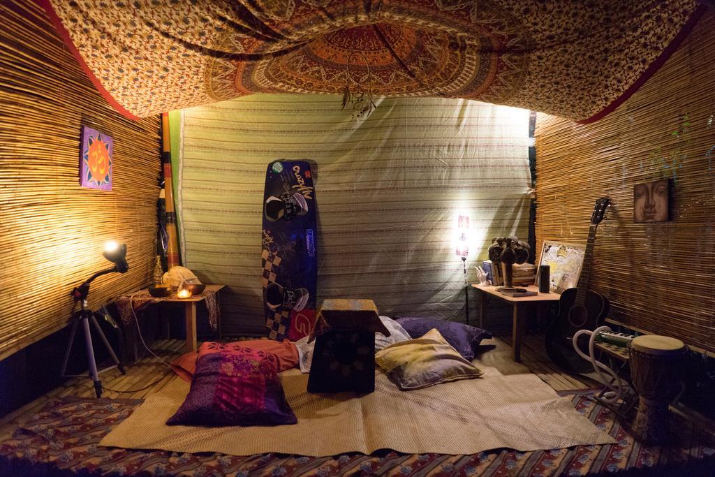 The Rabbit Hole Hotel Balabag  Buitenkant foto